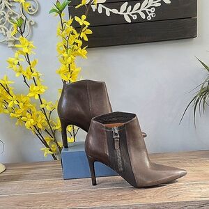 722 Via Spiga Womens Ankle Boots Booties Dark Grey Leather Hi Heel NWOB Sz 6.5 M
